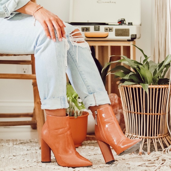 •LAST ONE//Santa Clara Mauve Patent Leather Boots• - Picture 3 of 6